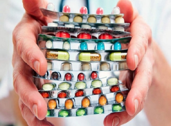 Из муниципальных аптек вывезли четыре бака просроченных лекарственных препаратов