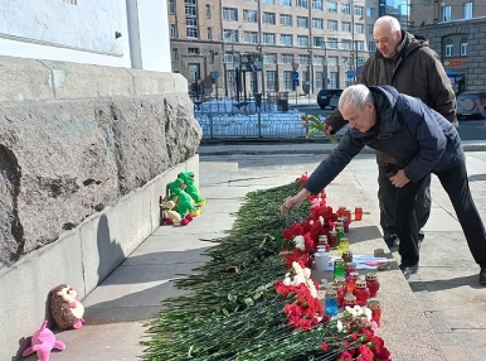 Сибиряки проявляют солидарность и сочувствие жертвам теракта