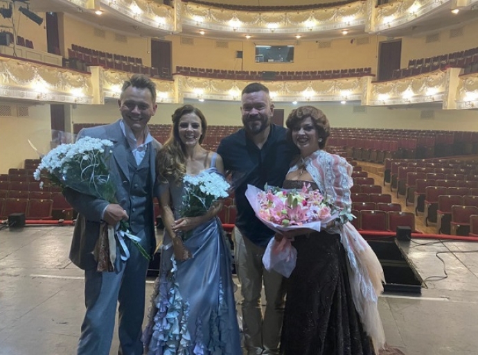 Загреб, Череповец и Транссильвания: новосибирские театры открыли гастрольный сезон