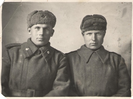 Седов И.С. (справа) на фронте 
