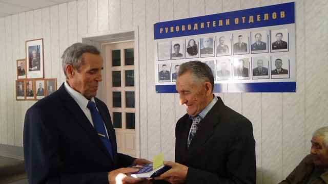 Вручение юбилейной медали капитану милиции в отставке Калинину Петру Михайловичу 